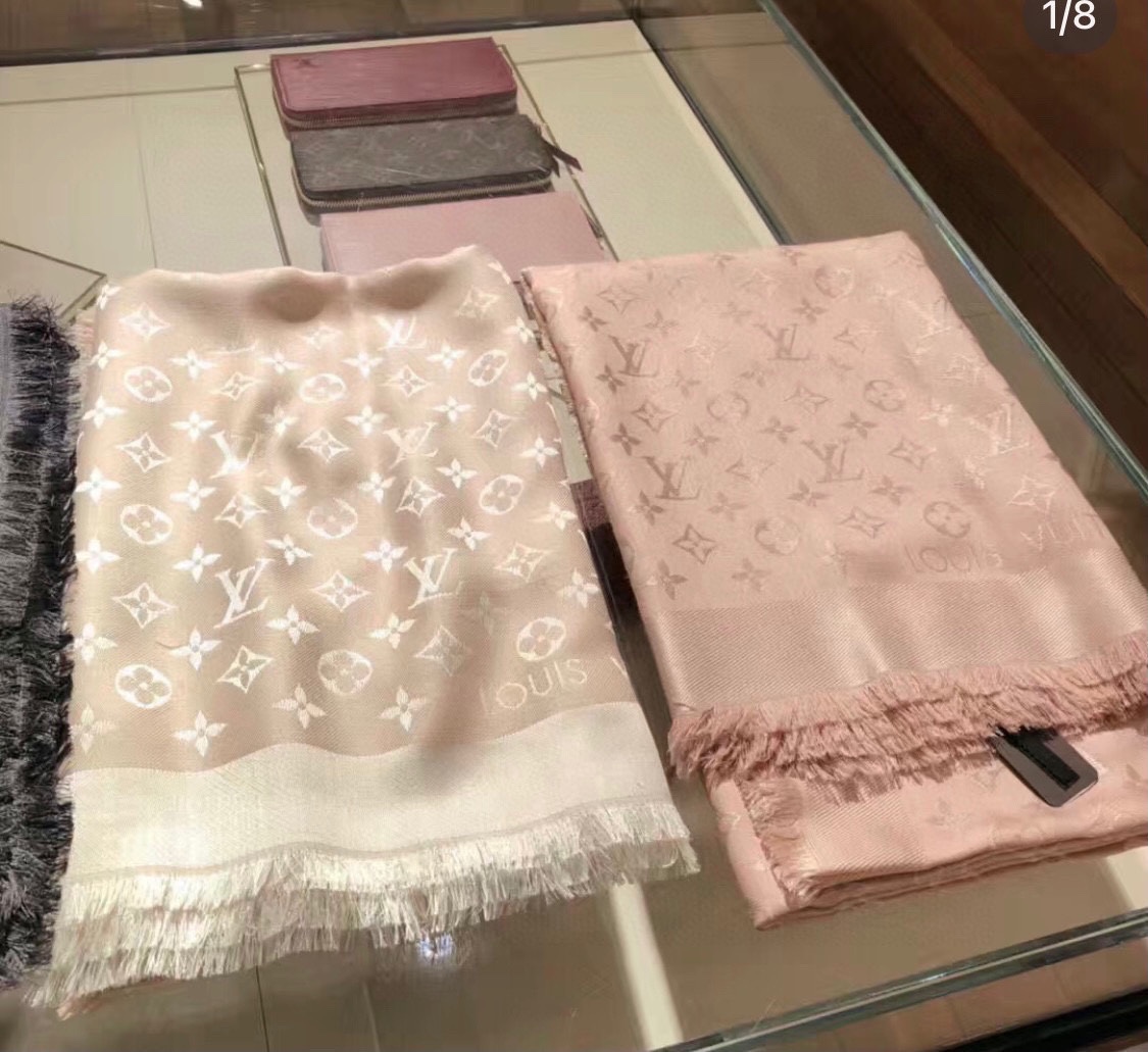 Streetwear Scarf LV 328942 SIZE:140*140cm - vstockx