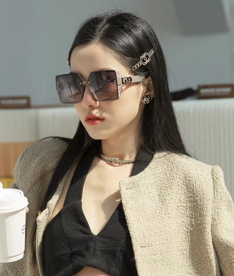 Sunglasses Fendi FD1772 - vstockx