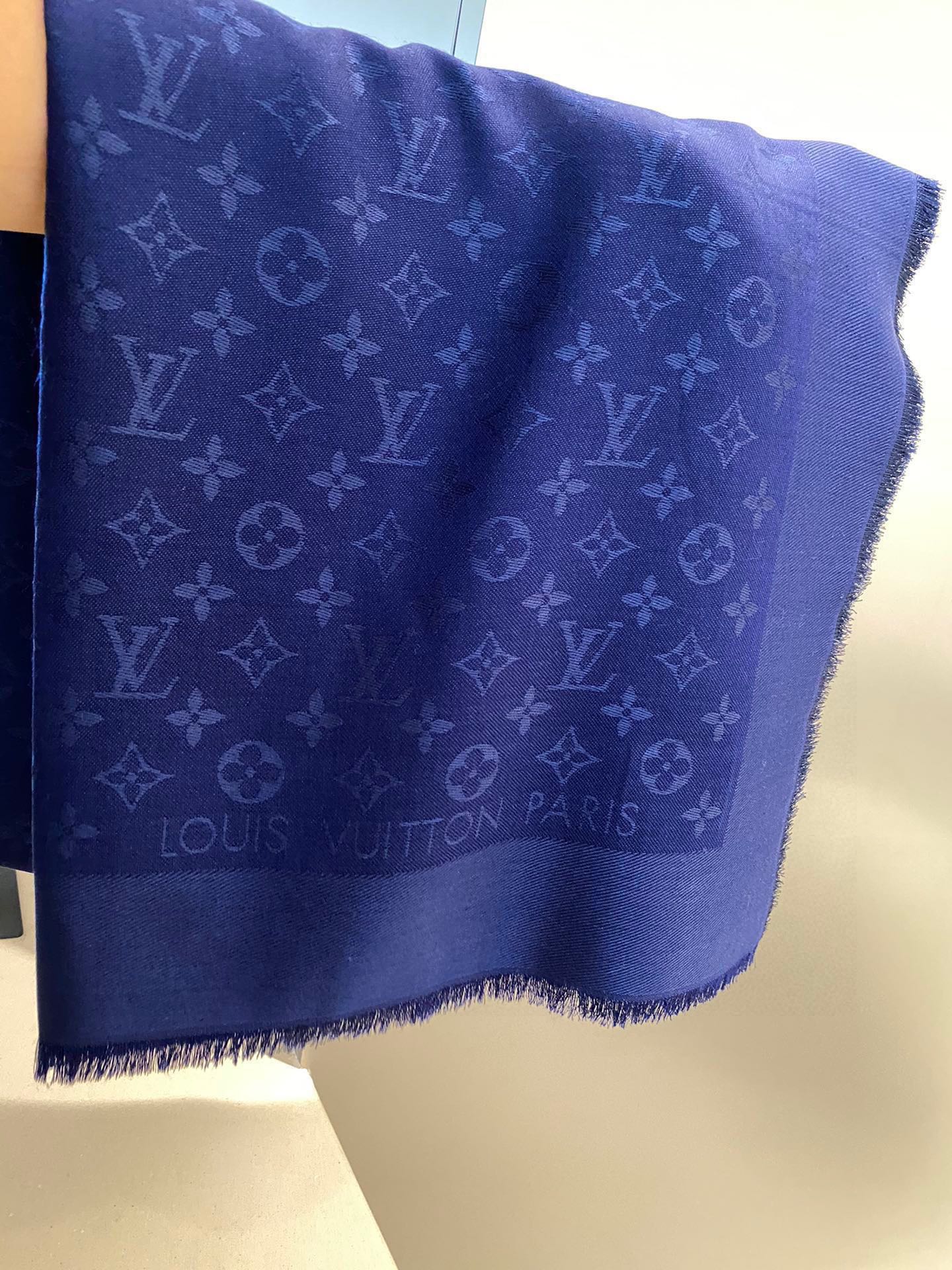 Streetwear Scarf LV 328938 SIZE:140*140cm - vstockx