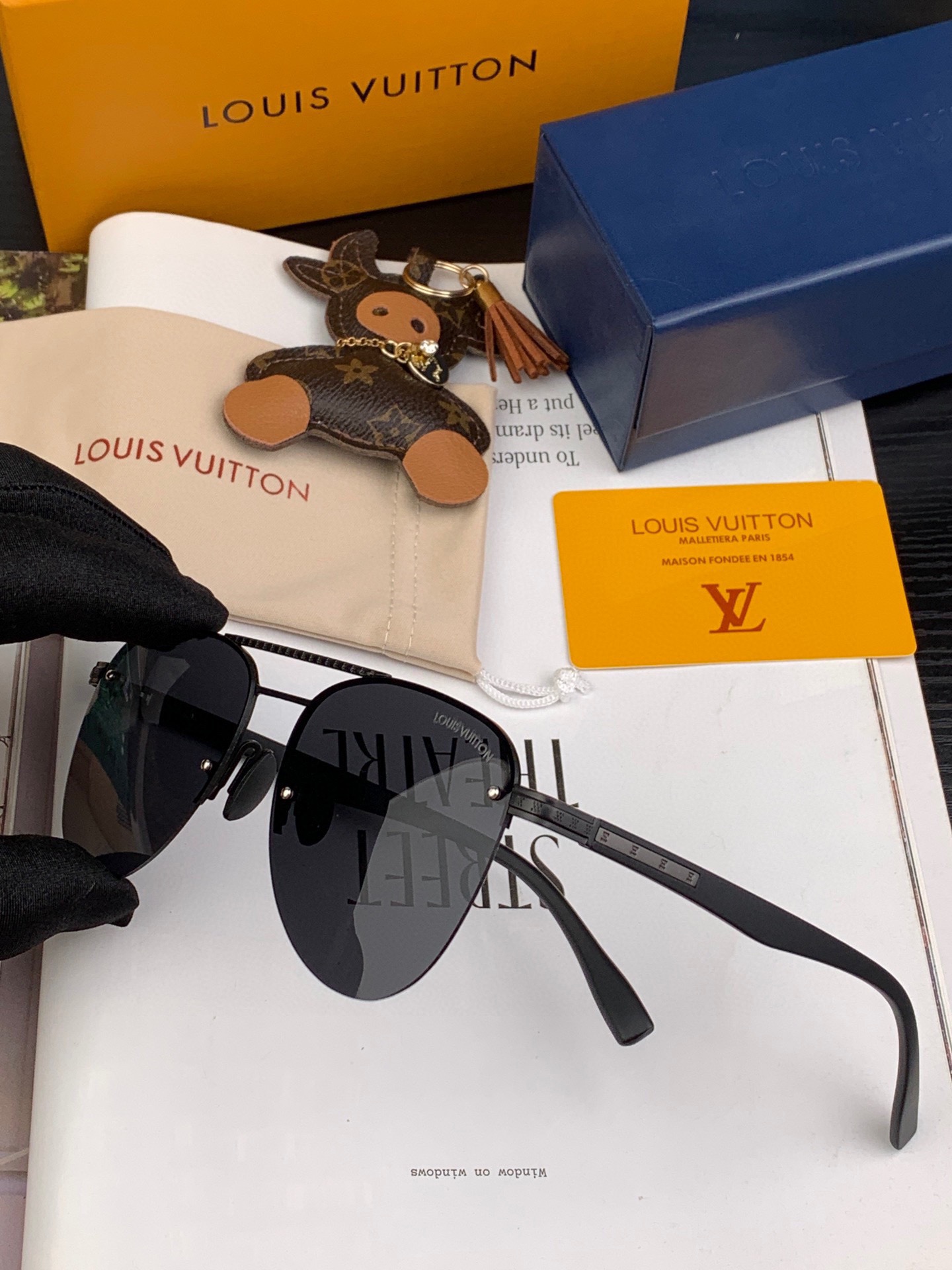 Sunglasses Louis Vuitton L1690 - vstockx