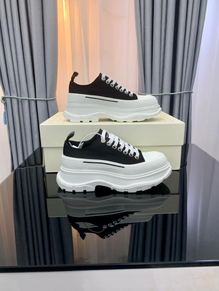 Alexander McQueen Tread Slick Low Lace Up Black White - vstockx