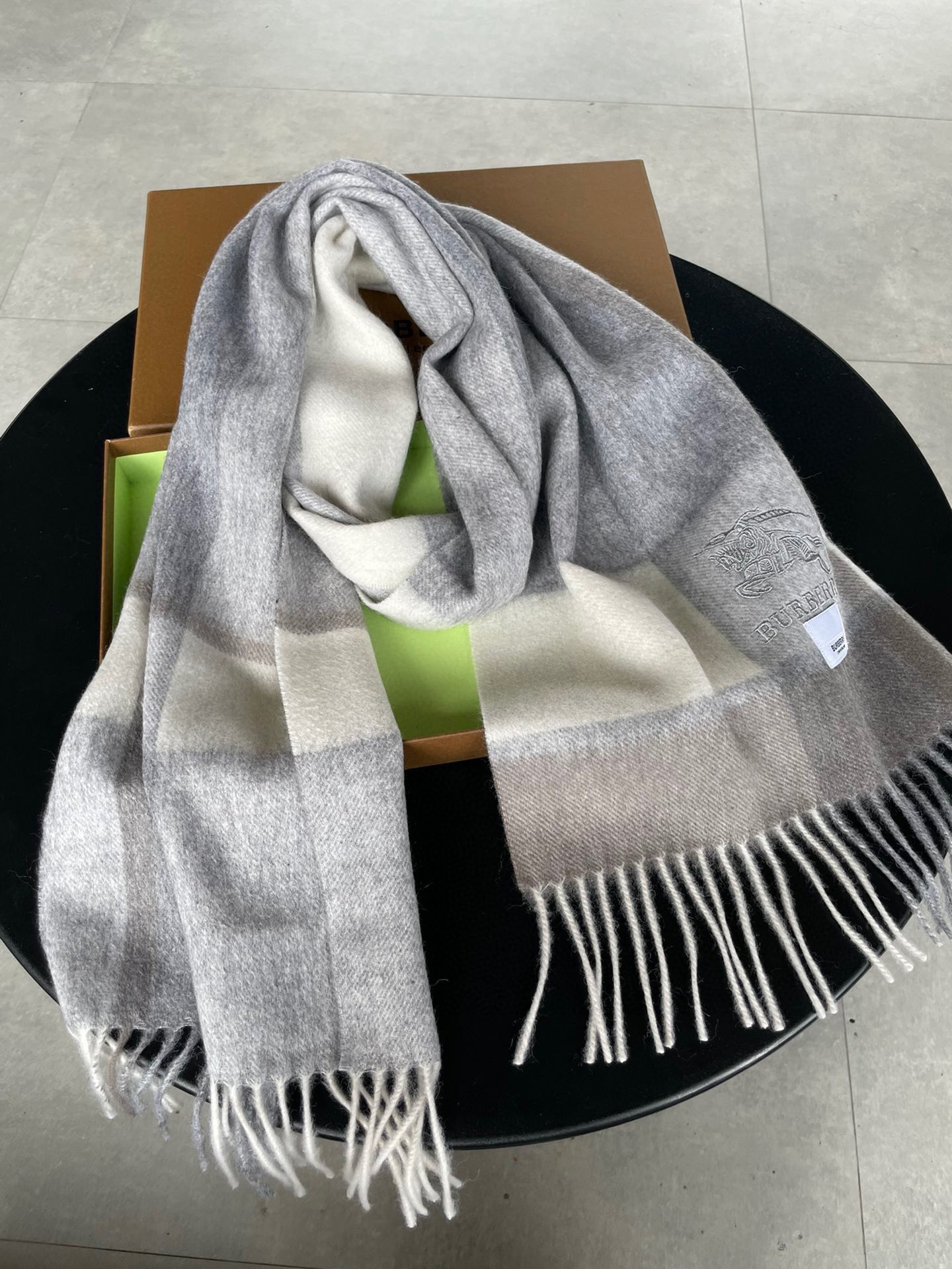 Streetwear Scarf Burberry 329092 SIZE:32*192cm - vstockx