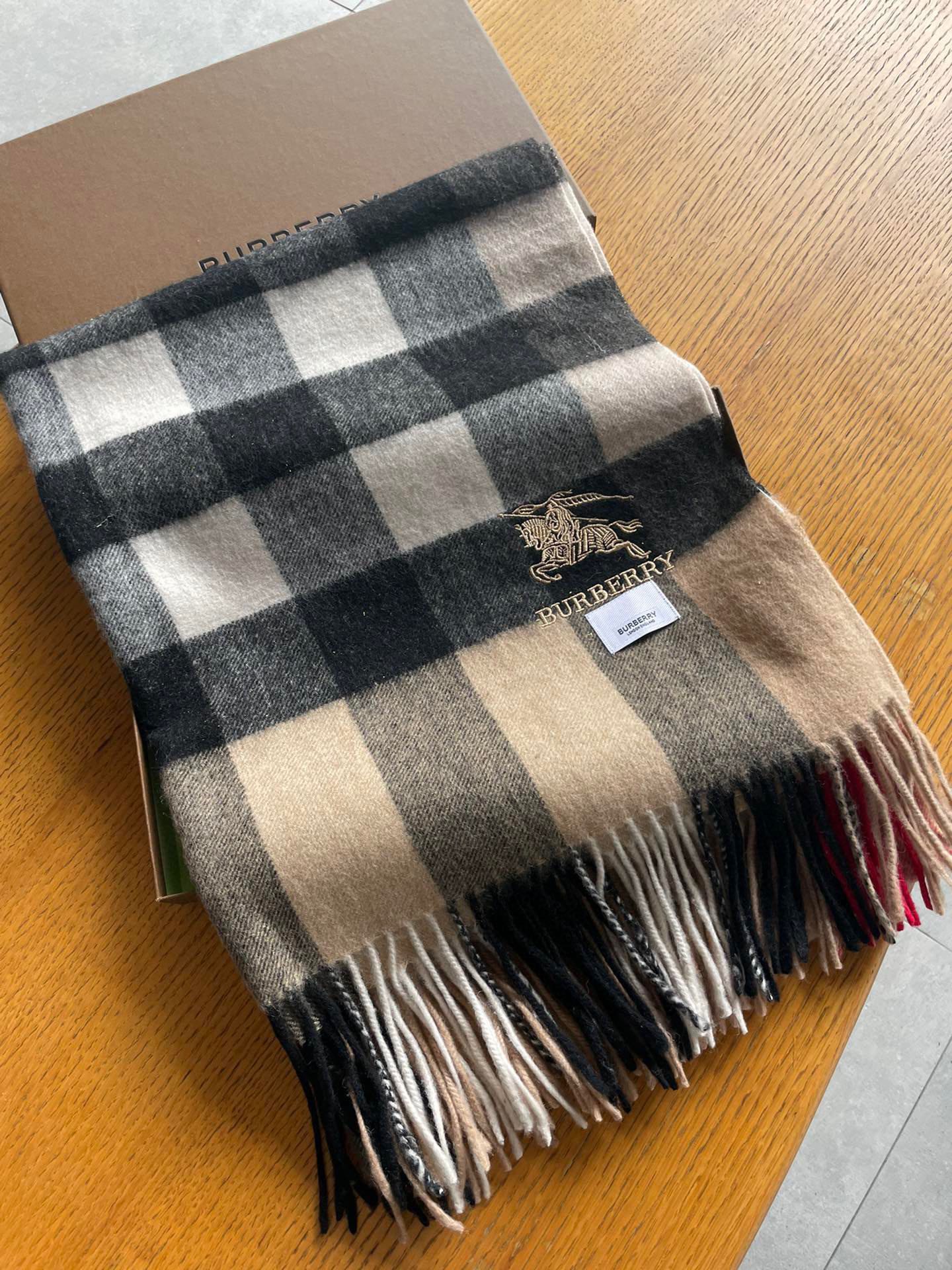 Streetwear Scarf Burberry 329083 size:70*200cm - vstockx