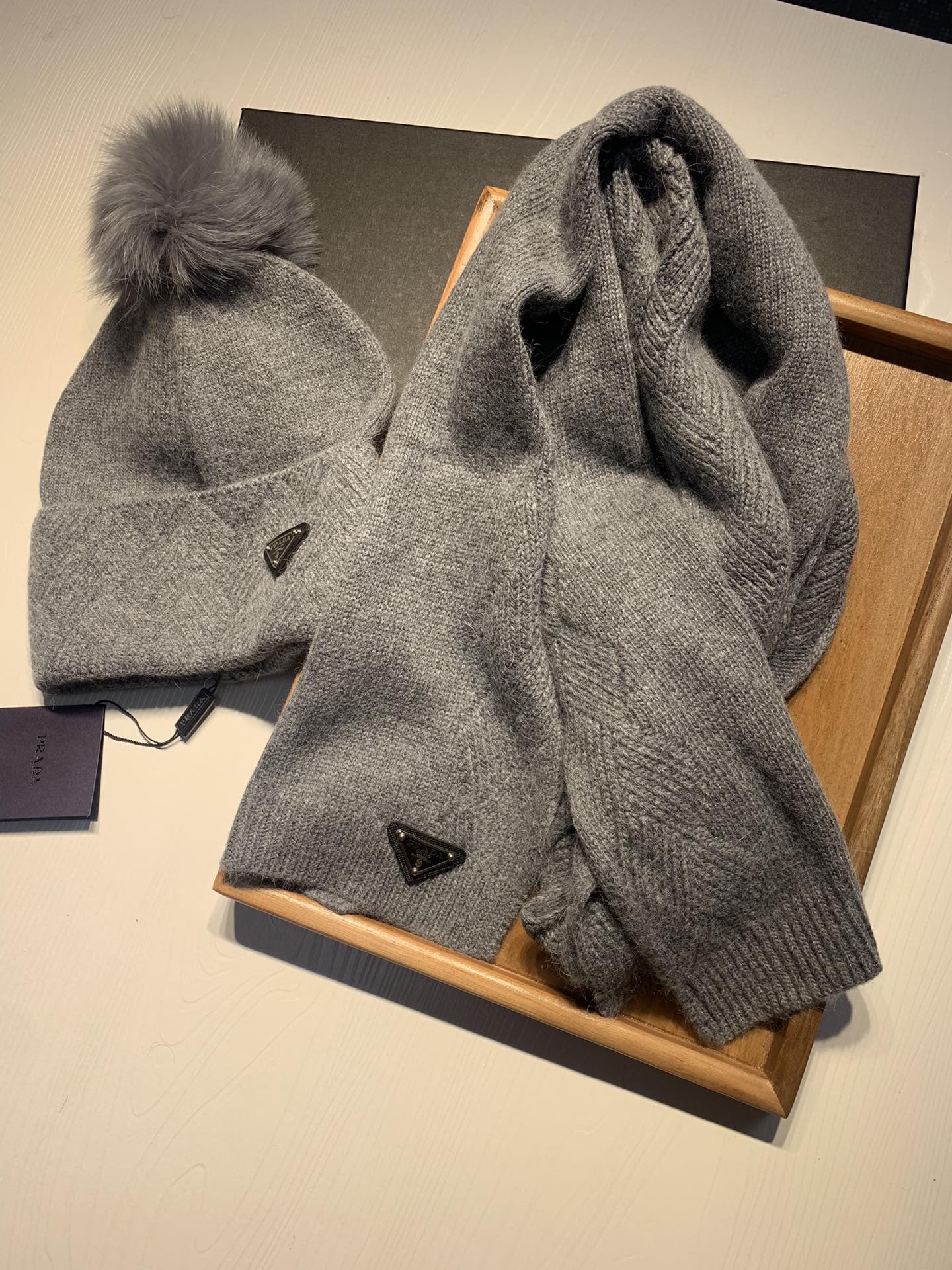 Hat & Scarf Prada 3 - vstockx