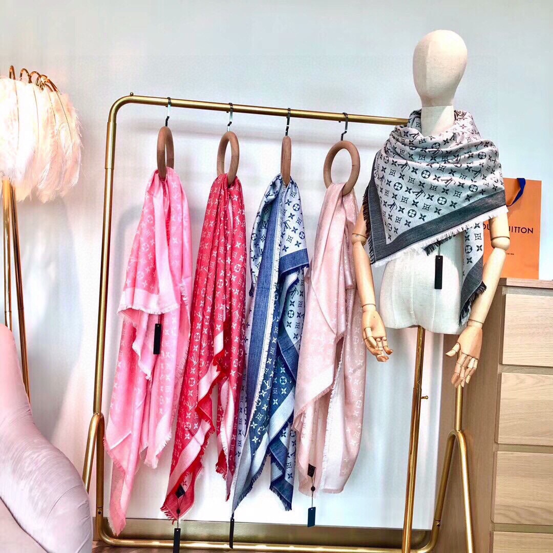 Streetwear Scarf LV 328942 SIZE:140*140cm - vstockx