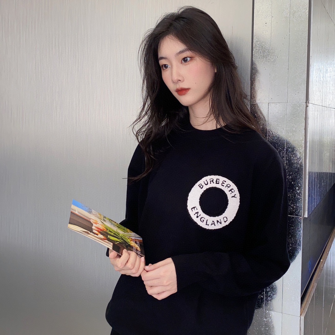 Clothes Burberry 713 - vstockx