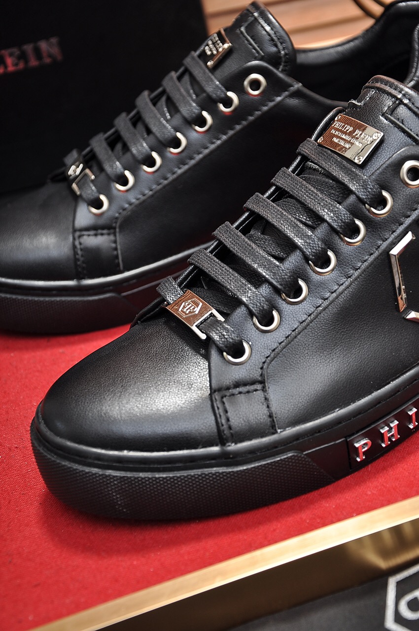 Philipp Plein Low Top Sneakers 37 - vstockx