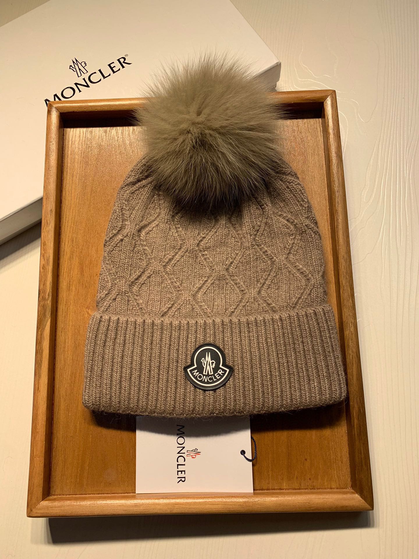 Hat Moncler 4 - vstockx