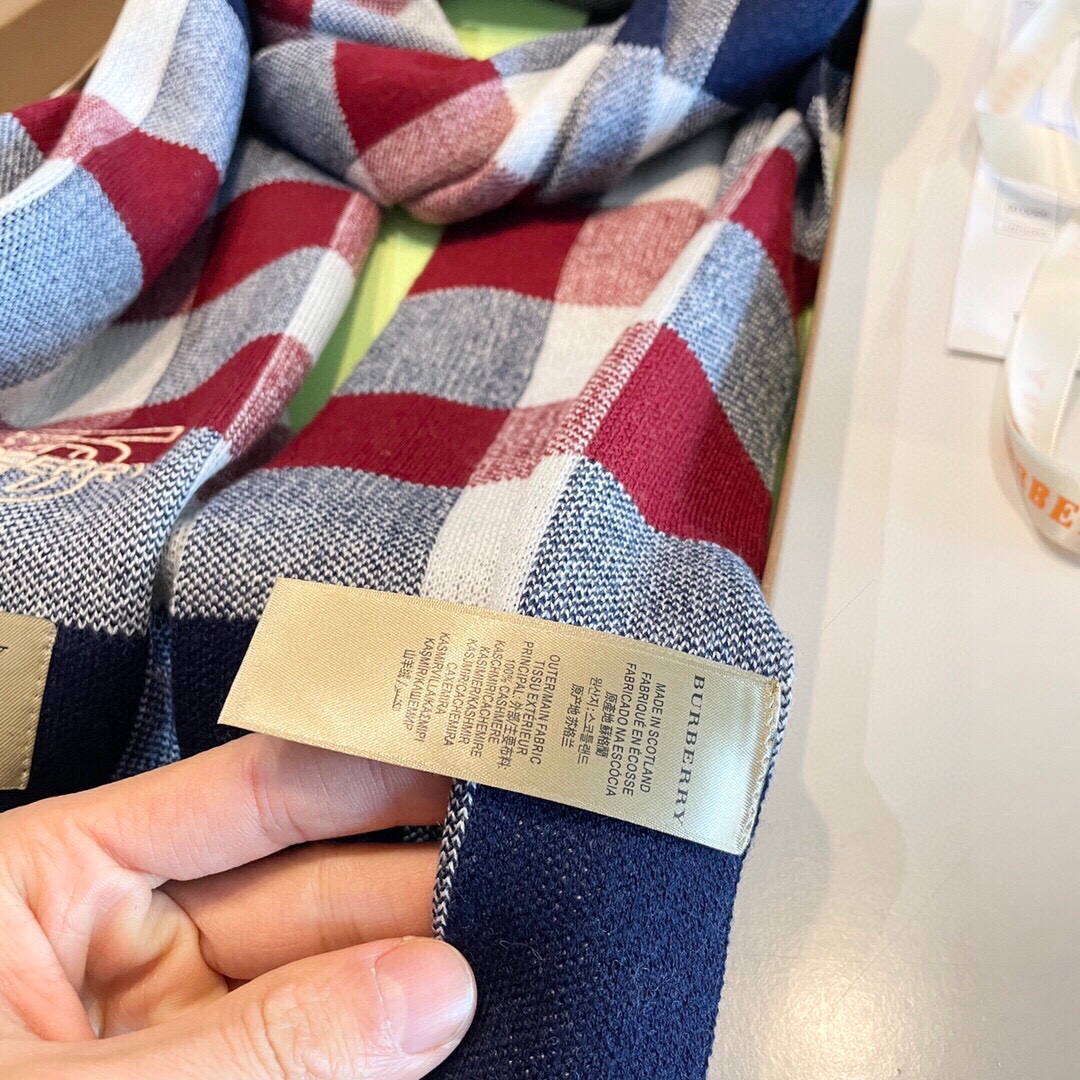 Streetwear Scarf BURBERRY 329078 size:30*180cm - vstockx