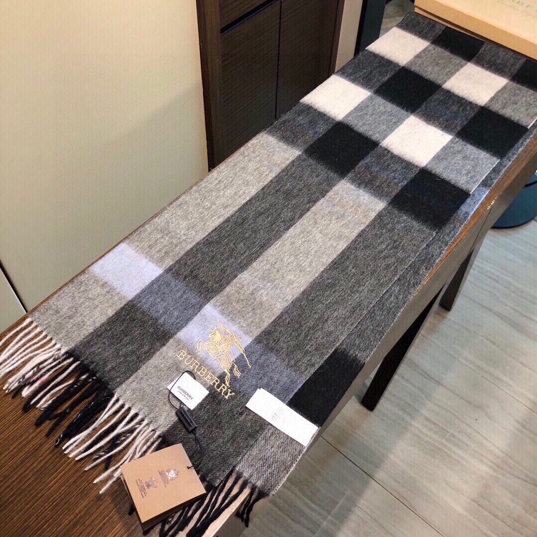 Streetwear Scarf Burberry 329072 size:32*180cm - vstockx