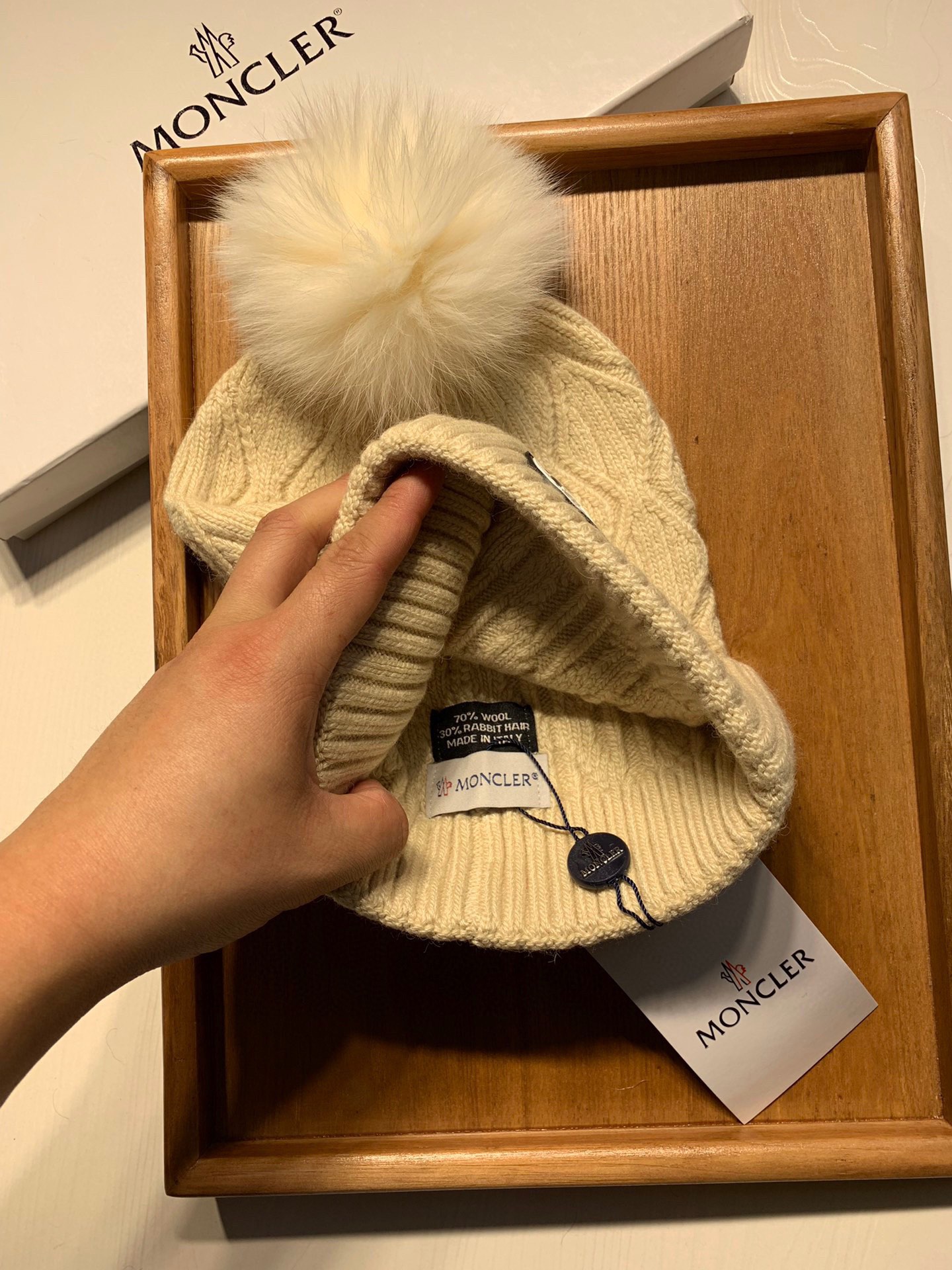 Hat Moncler 4 - vstockx