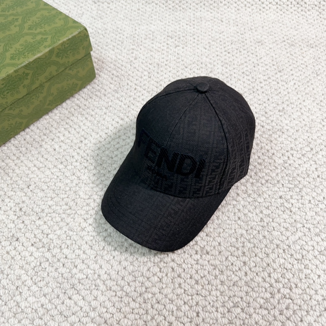Streetwear Hat Fendi 329353 - vstockx