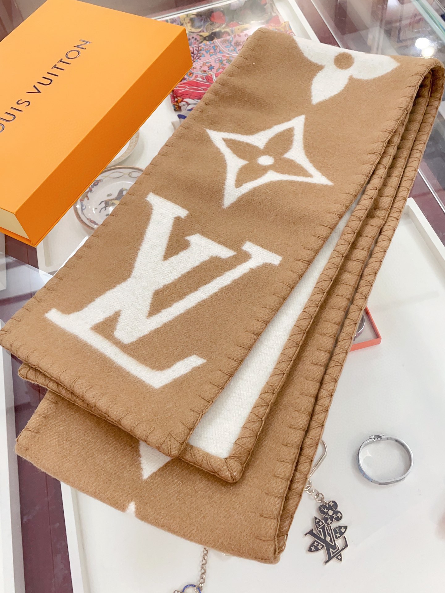 Streetwear Scarf LV 328765 SIZE:240*26cm - vstockx