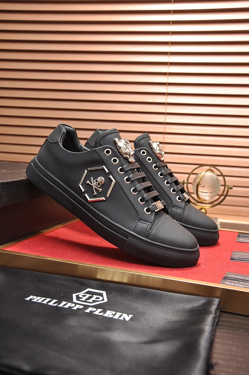 Philipp Plein Low Top Sneakers 12 - vstockx