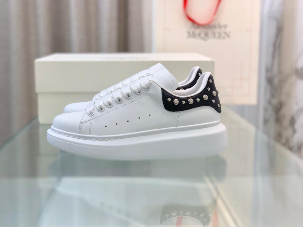 Alexander McQueen Oversized White Studd - vstockx