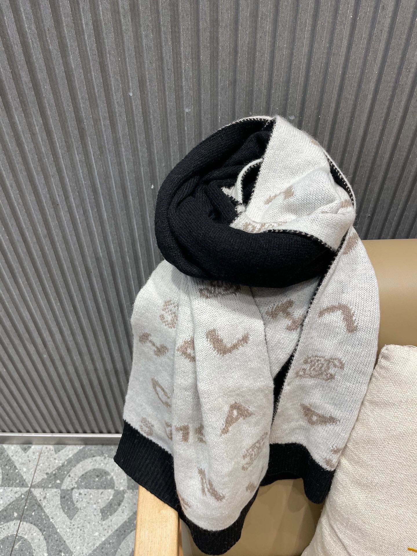 Streetwear Scarf CHANEL 328928 SIZE:35*180cm - vstockx
