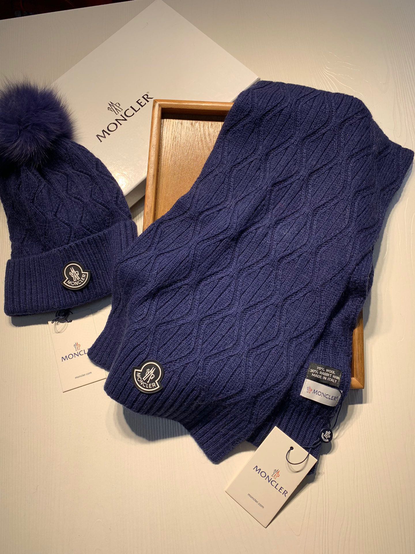 Hat & Scarf Moncler 1 - vstockx