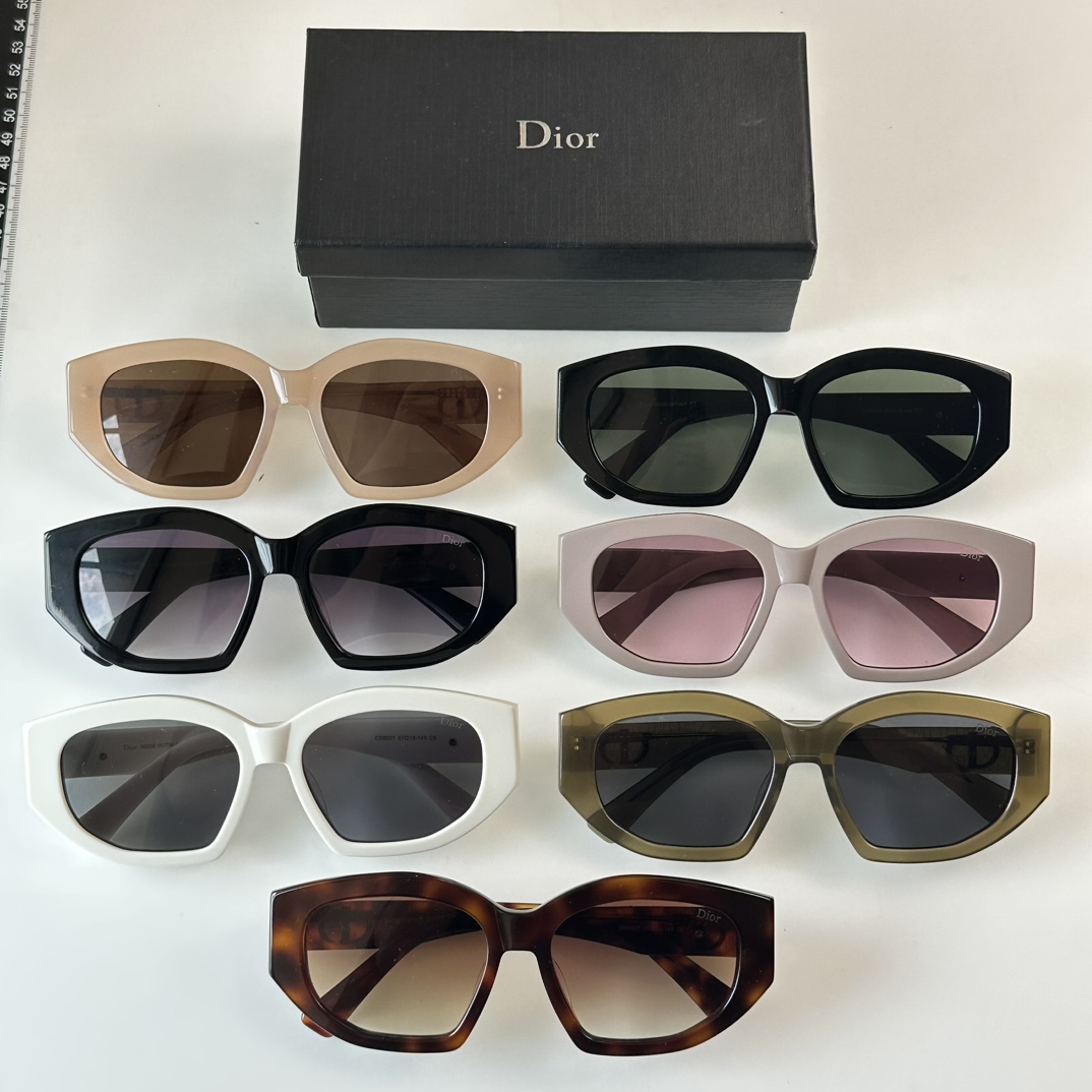 Sunglasses DIOR CD8027 - vstockx