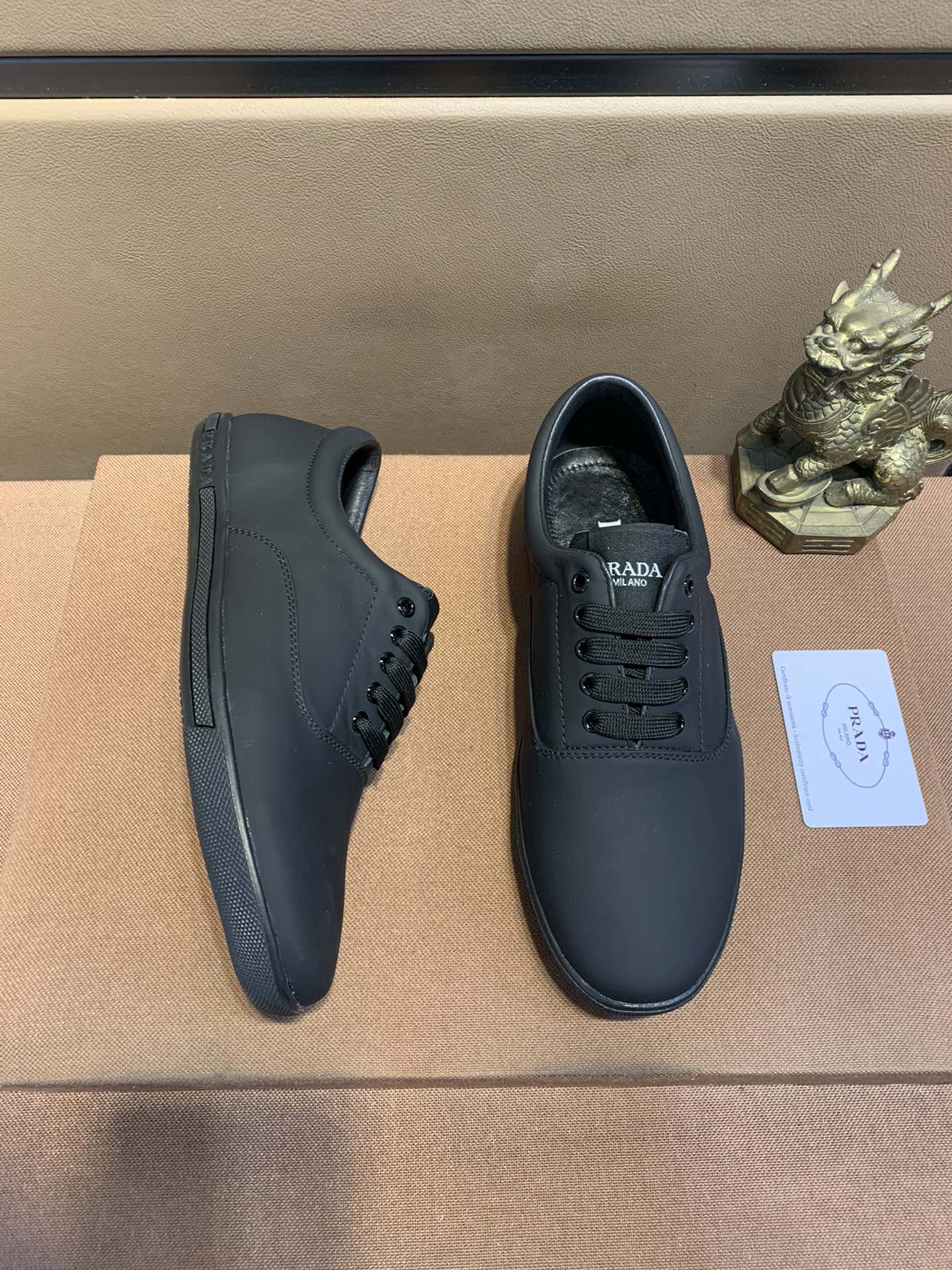 Prada Low Top sneaker 21 - vstockx