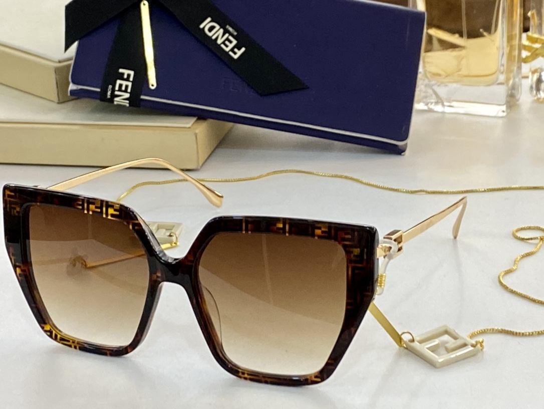 Sunglasses Fendi FF40012 size:55��18-145 - vstockx