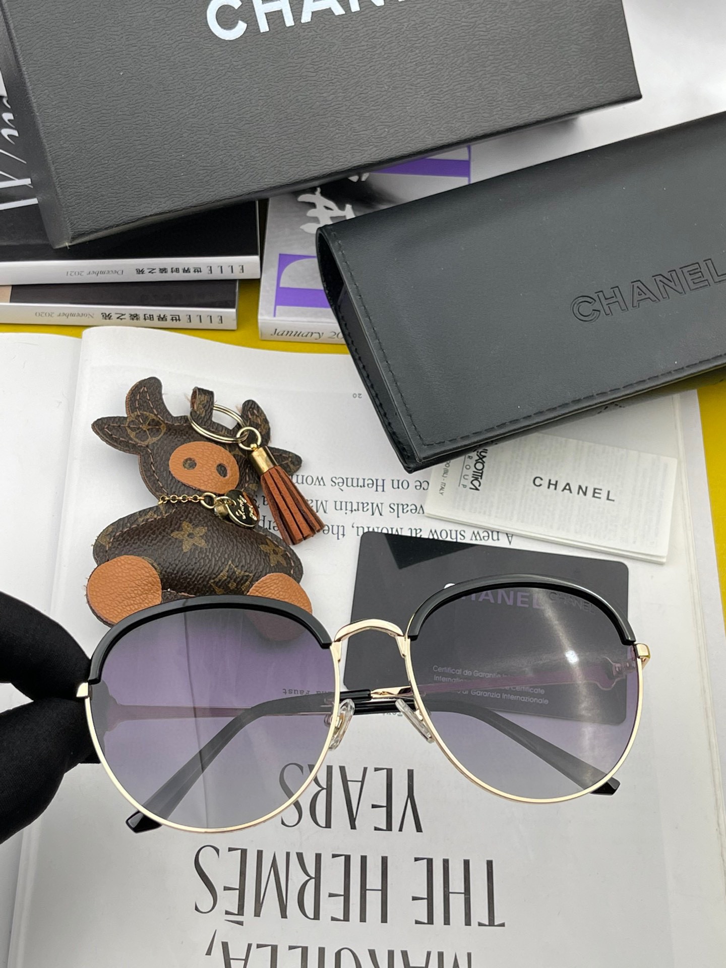 Sunglasses Chanel CH5594 - vstockx