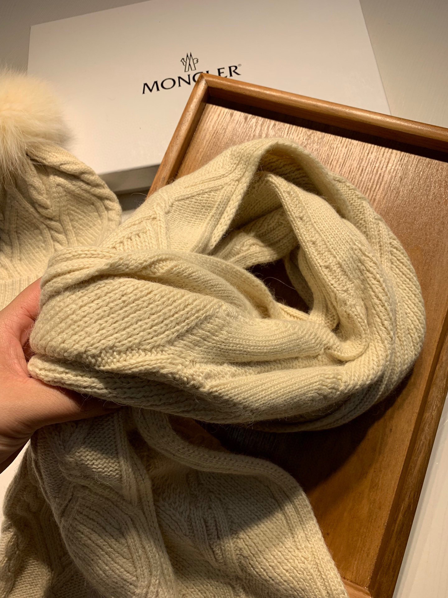 Hat & Scarf Moncler 2 - vstockx