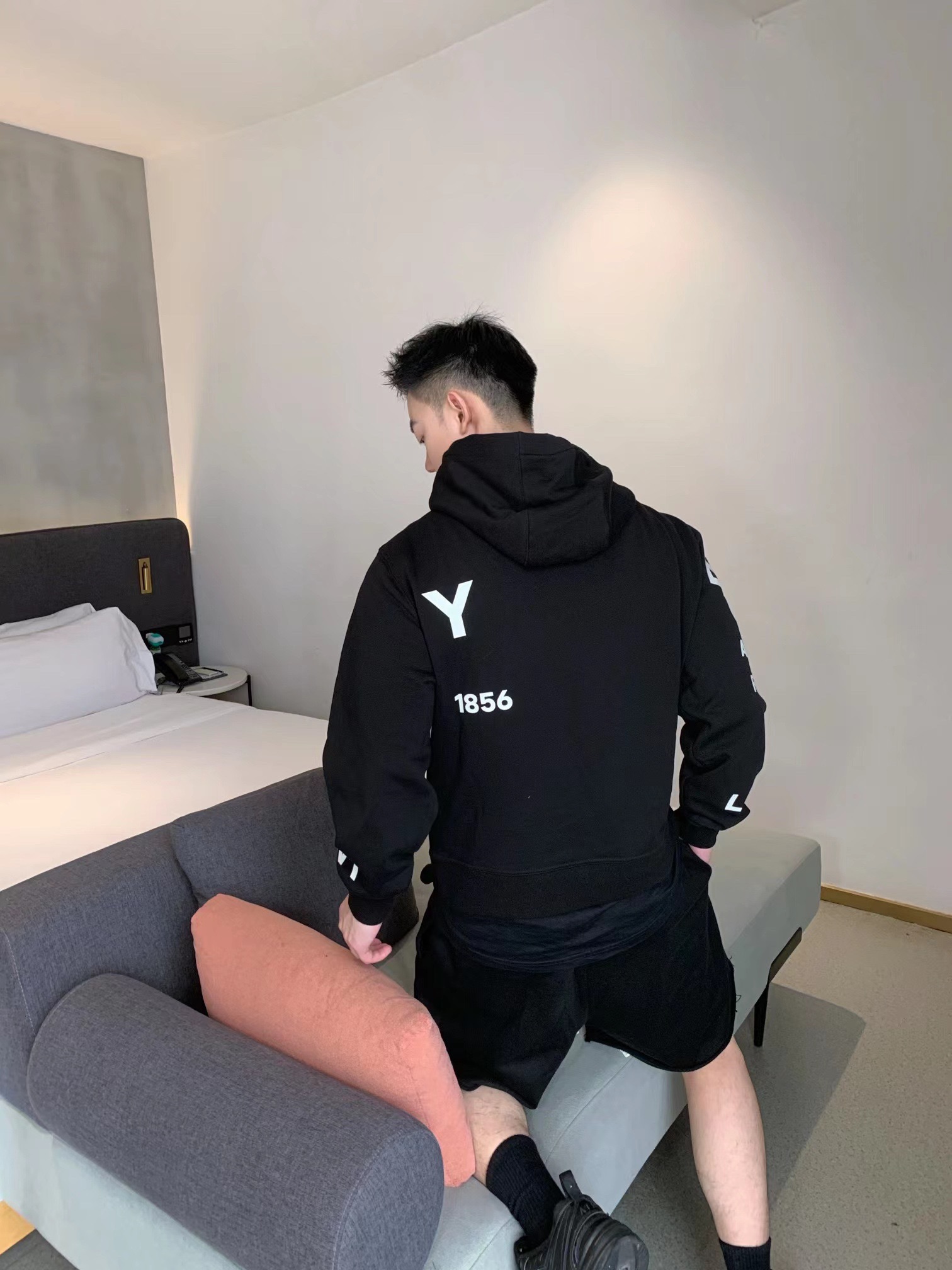 Clothes Burberry 824 - vstockx