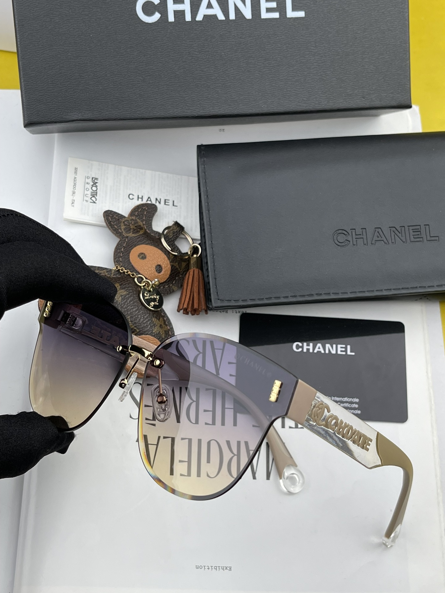 Sunglasses Chanel CH2191 - vstockx