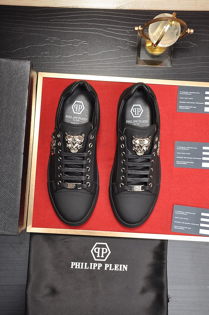 Philipp Plein Low Top Sneakers 12 - vstockx