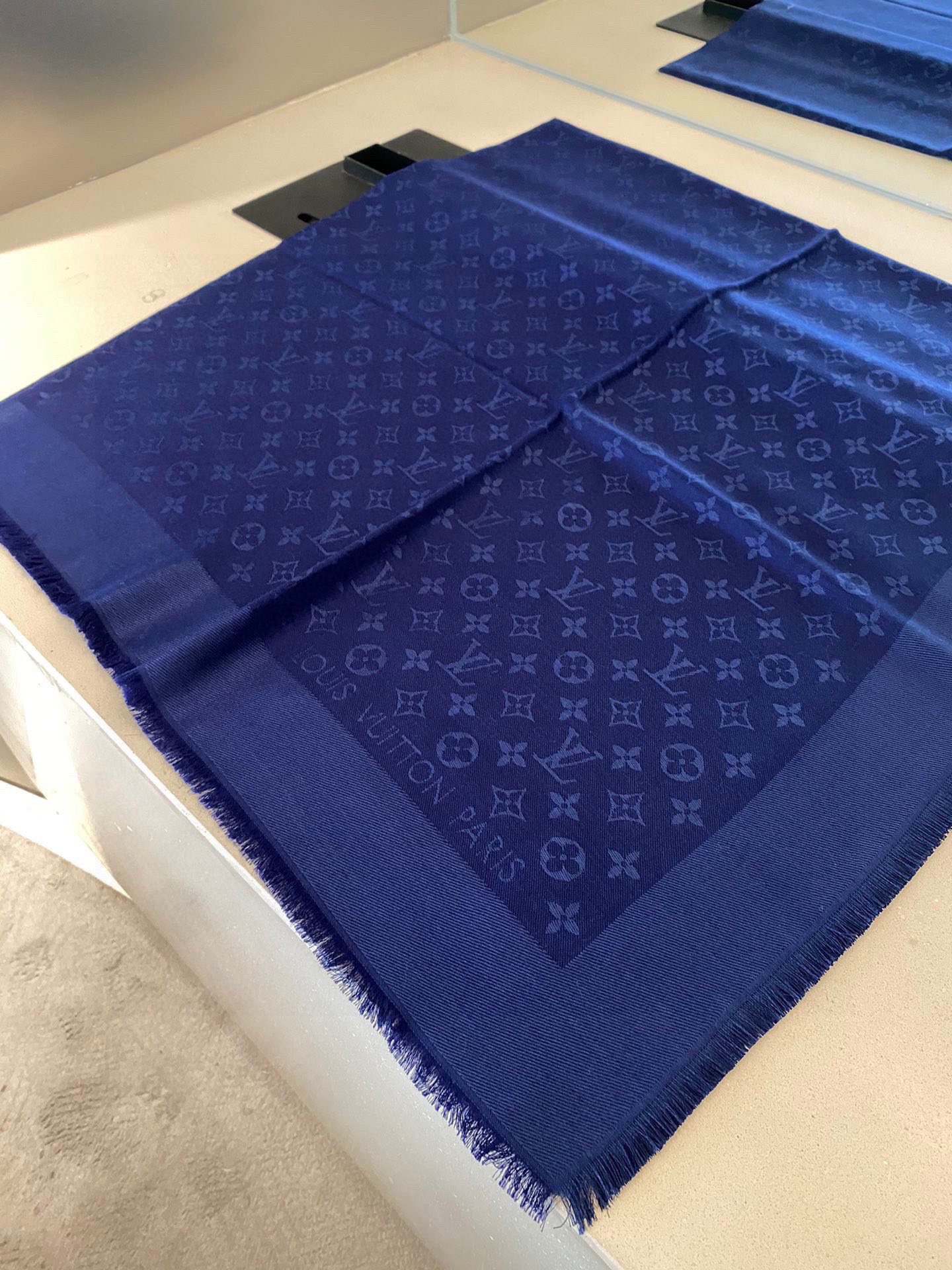 Streetwear Scarf LV 328938 SIZE:140*140cm - vstockx