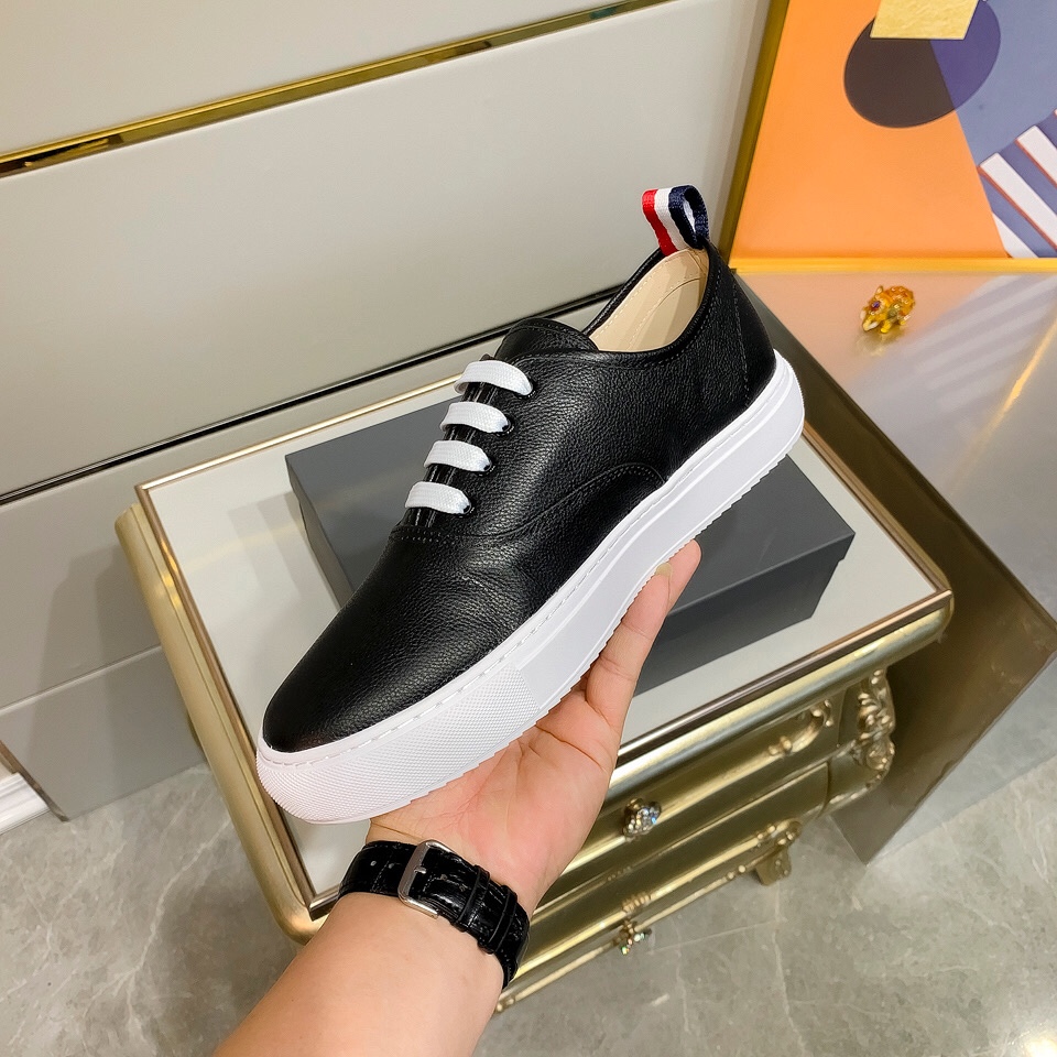Thom Browne Low Top Sneaker 22 - vstockx