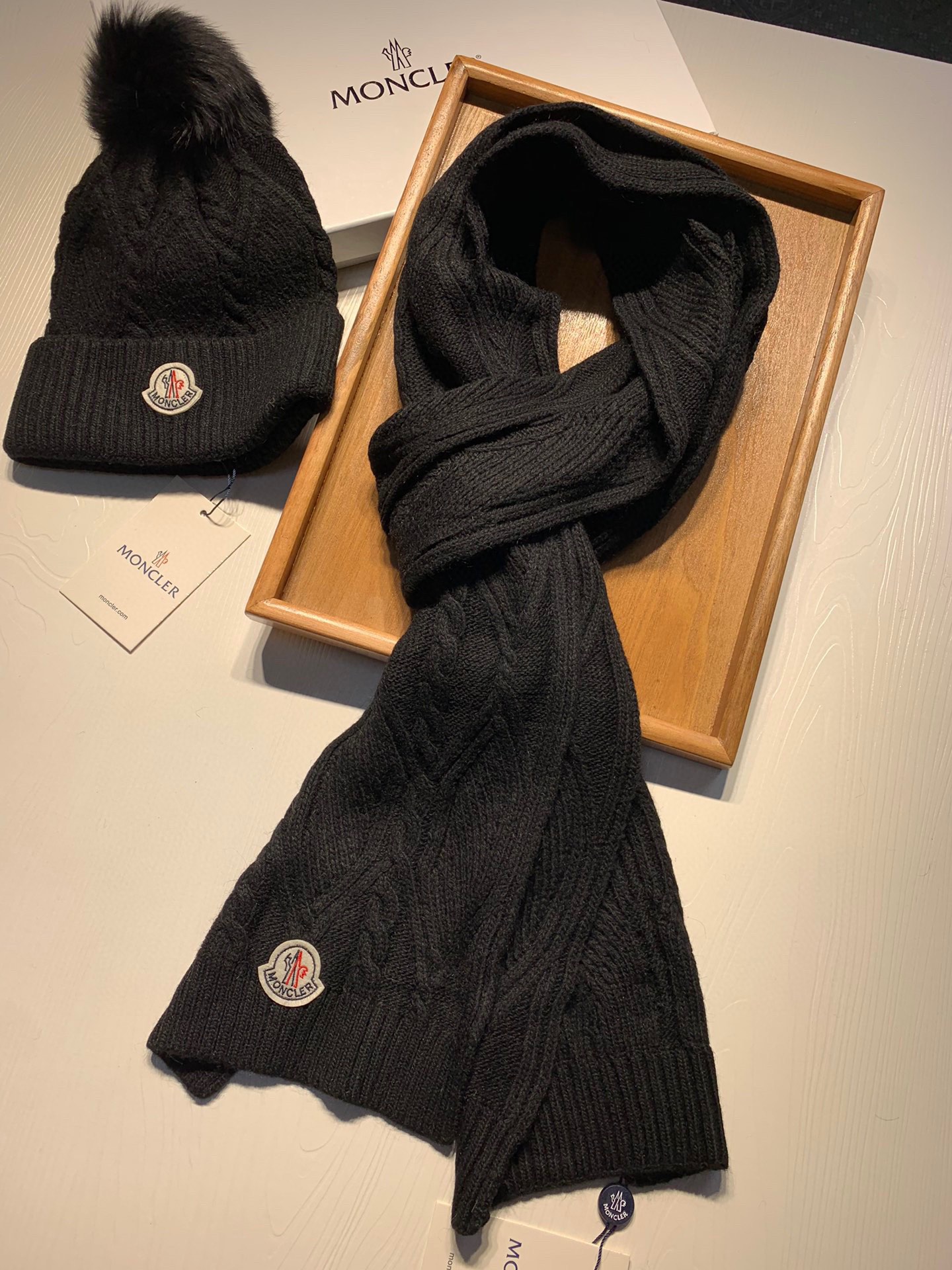 Hat & Scarf Moncler 2 - vstockx