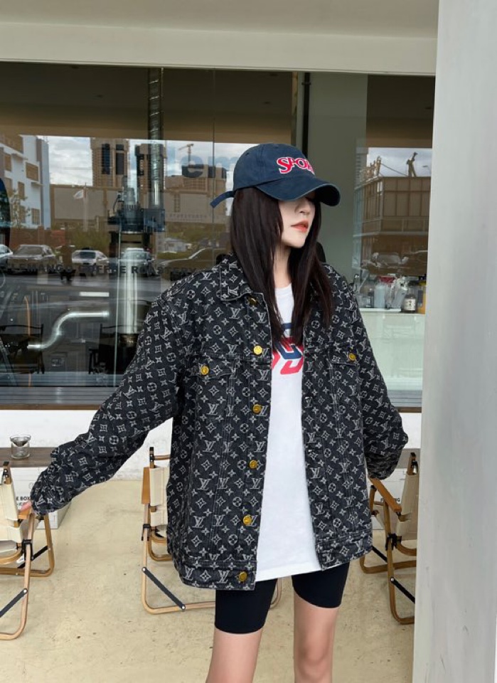 Clothes Louis Vuitton 1327 - vstockx