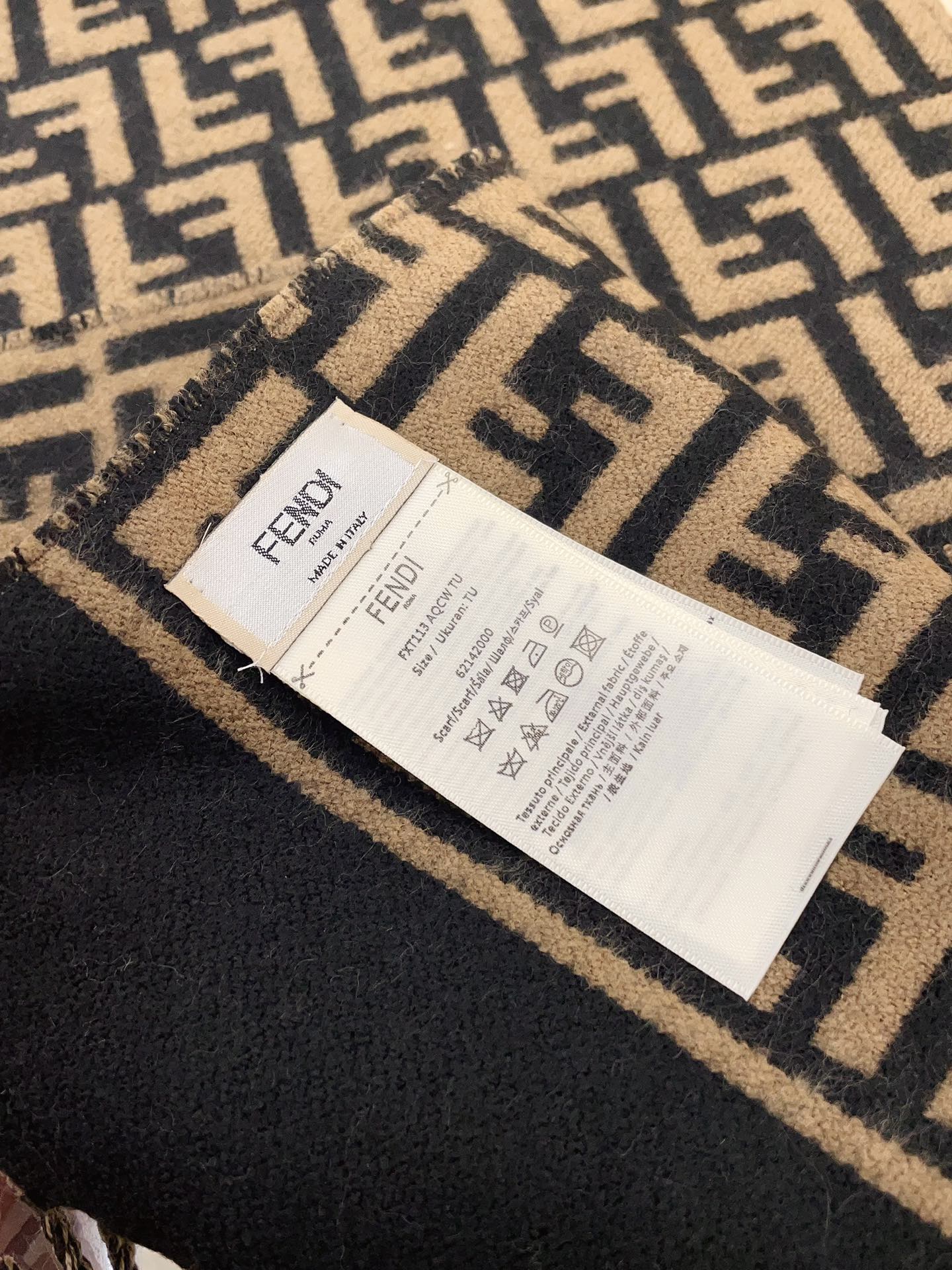 Streetwear Scarf FENDI 328754 SIZE:30x180 - vstockx