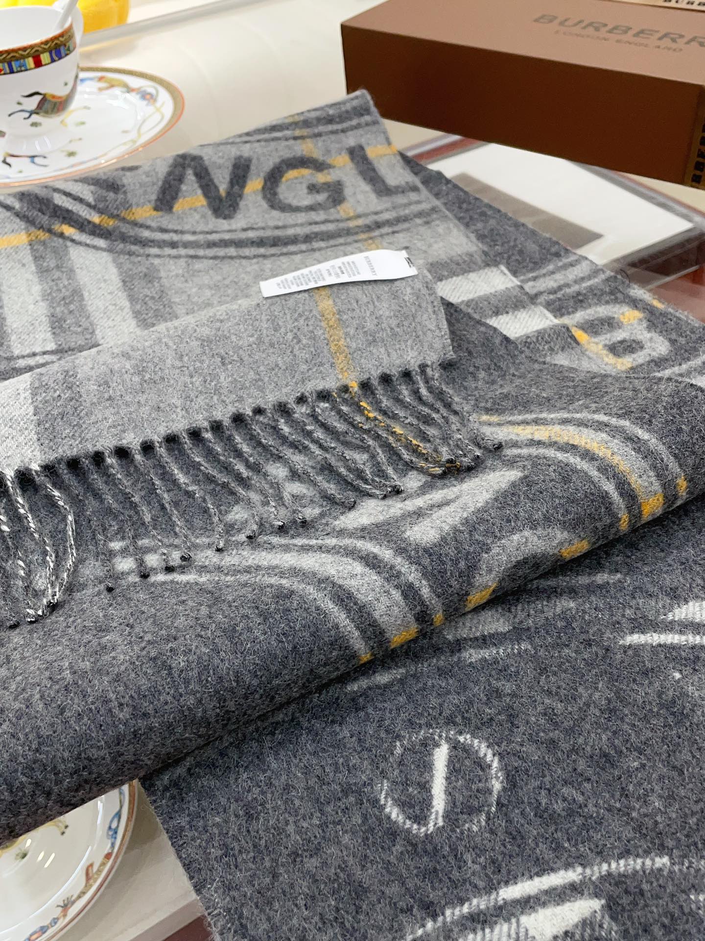 Streetwear Scarf Burberry 328790 SIZE:30*180cm - vstockx