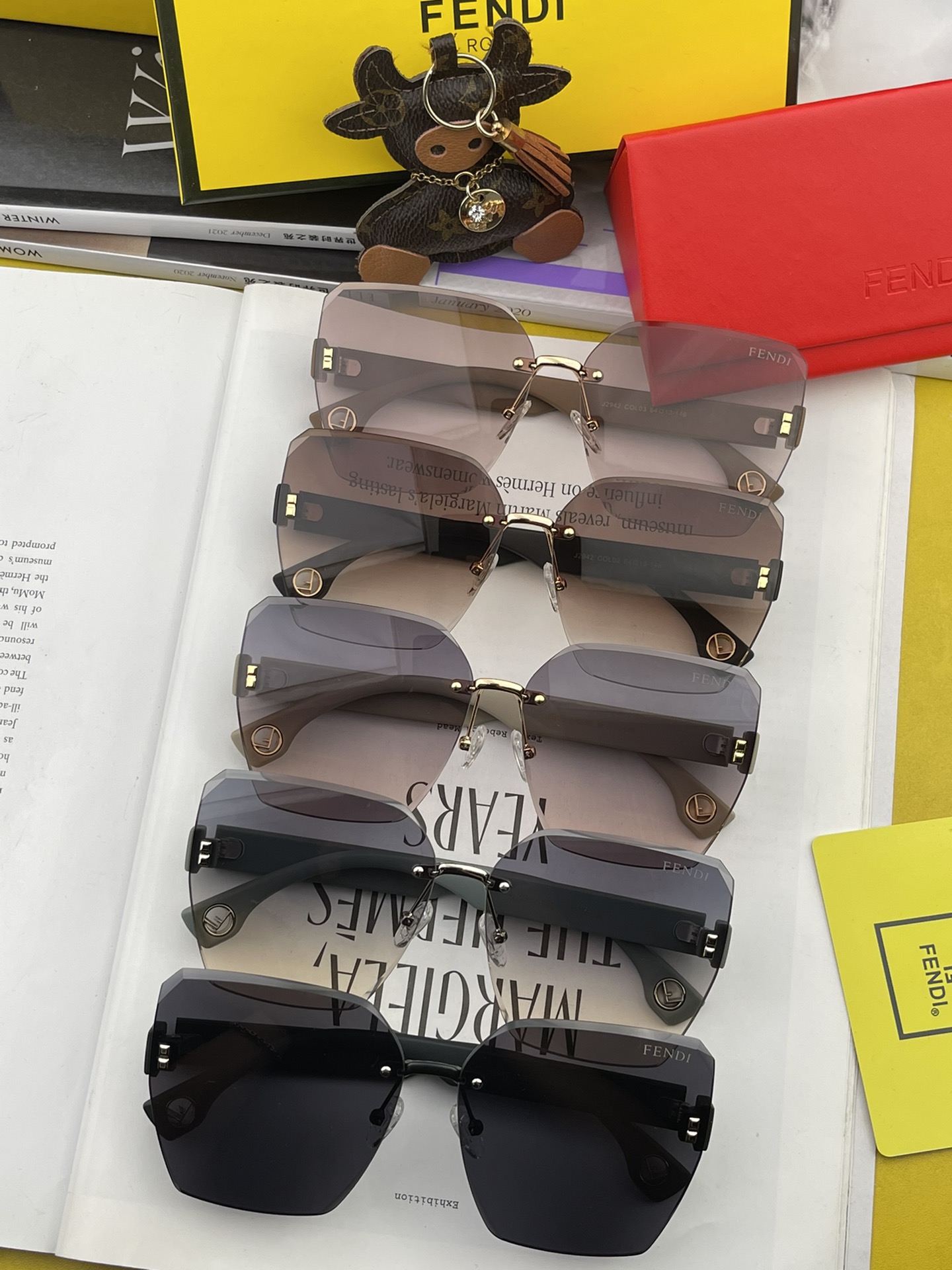 Sunglasses Fendi FD2294 - vstockx