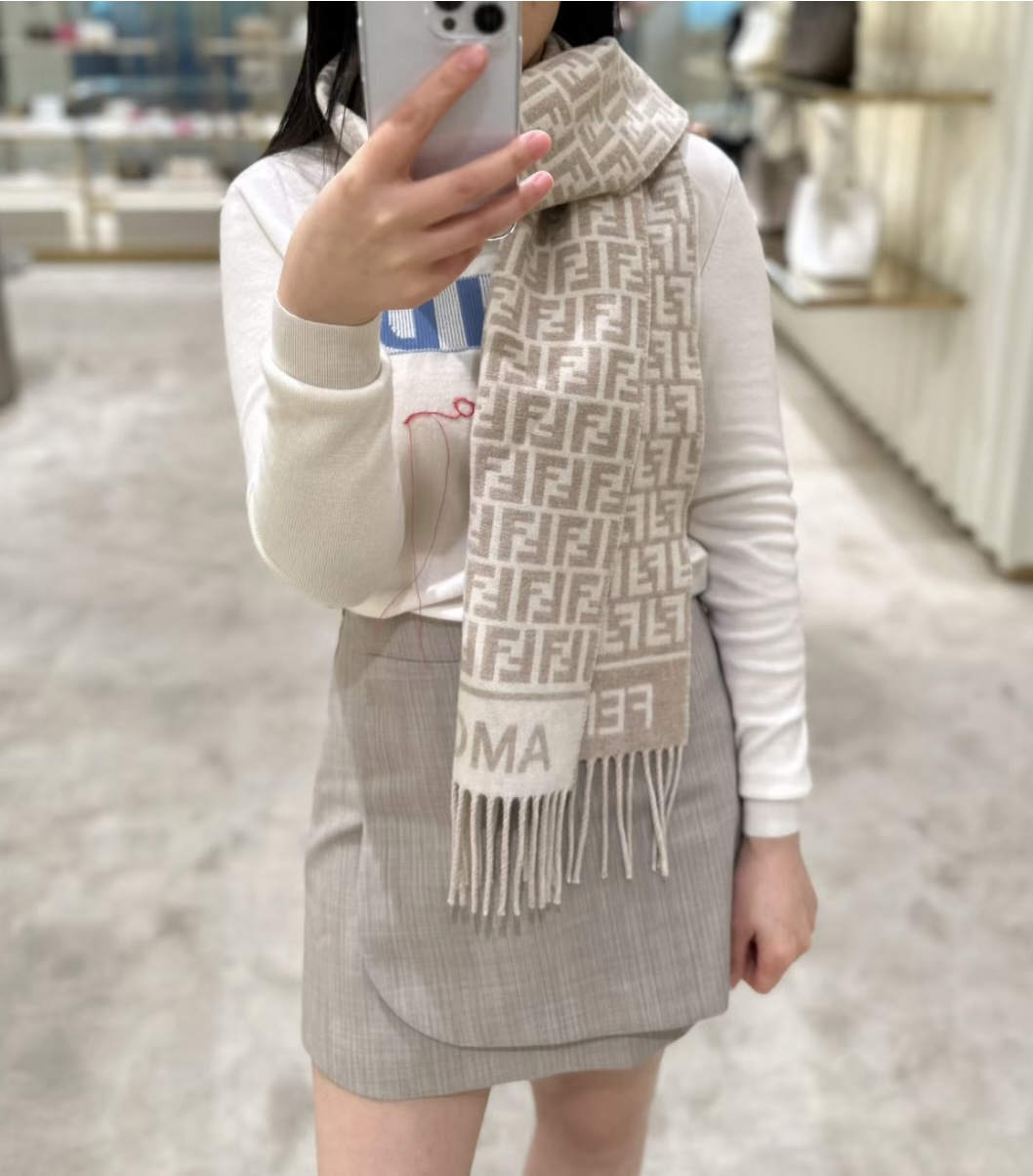 Streetwear Scarf FENDI 328753 SIZE:30x180cm - vstockx