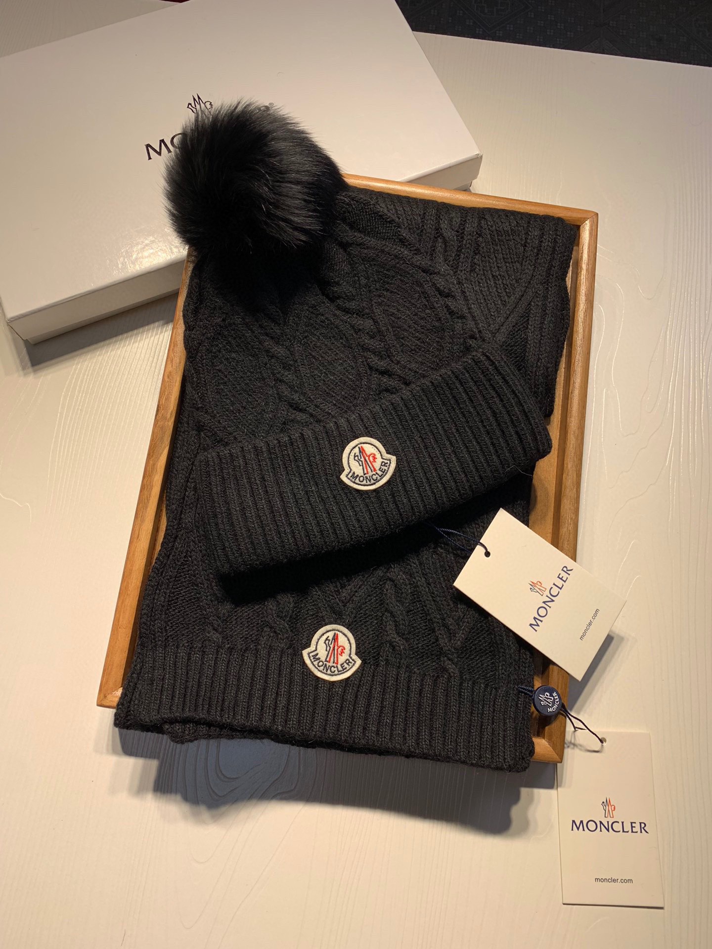 Hat & Scarf Moncler 2 - vstockx