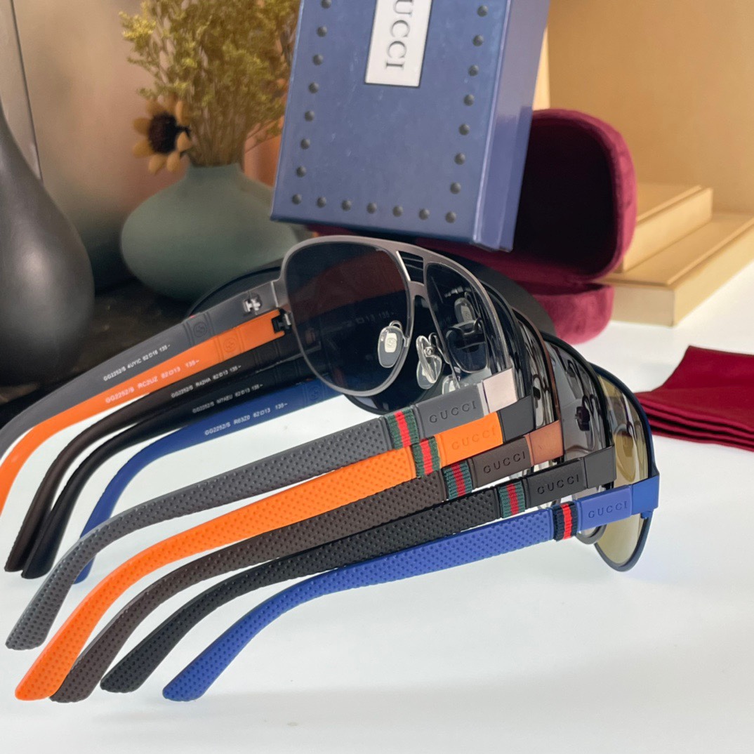 Sunglasses Gucci GG2252 size:62 13-135 - vstockx