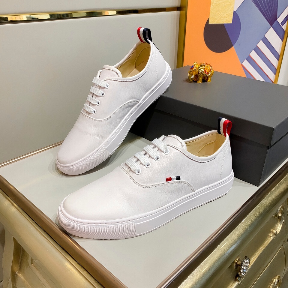 Thom Browne Low Top Sneaker 21 - vstockx