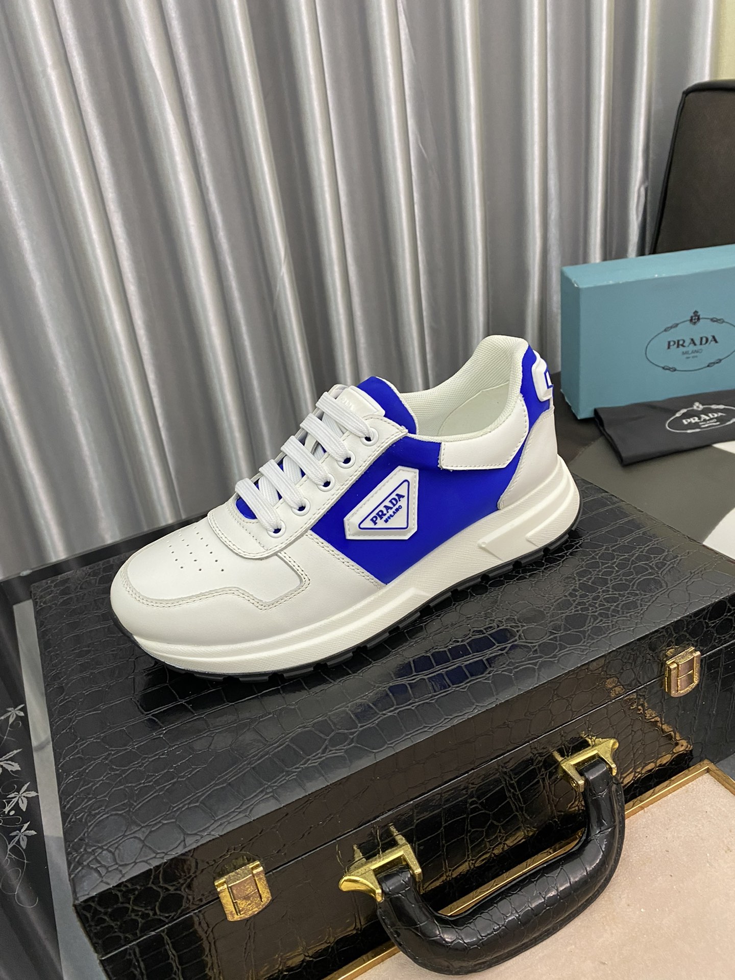 Prada Low Top sneaker 7 - vstockx
