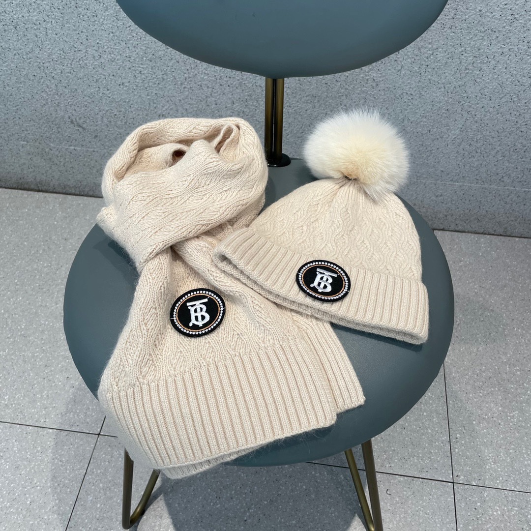 Hat & Scarf Burberry 2 - vstockx