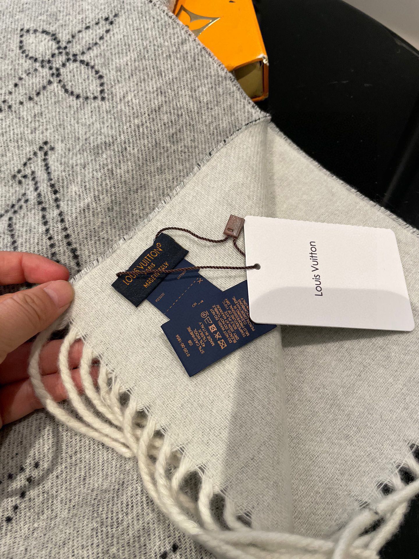 Streetwear Scarf LV 328953 SIZE:35*185cm - vstockx