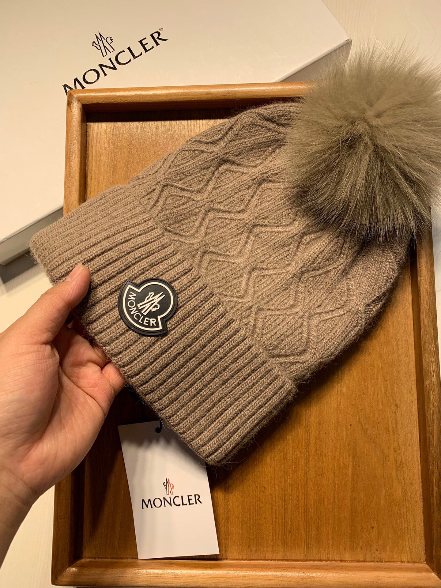 Hat Moncler 4 - vstockx