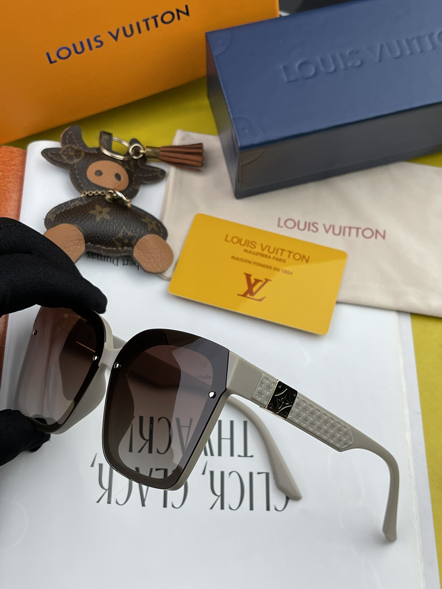 Sunglasses Louis Vuitton L1765 - vstockx