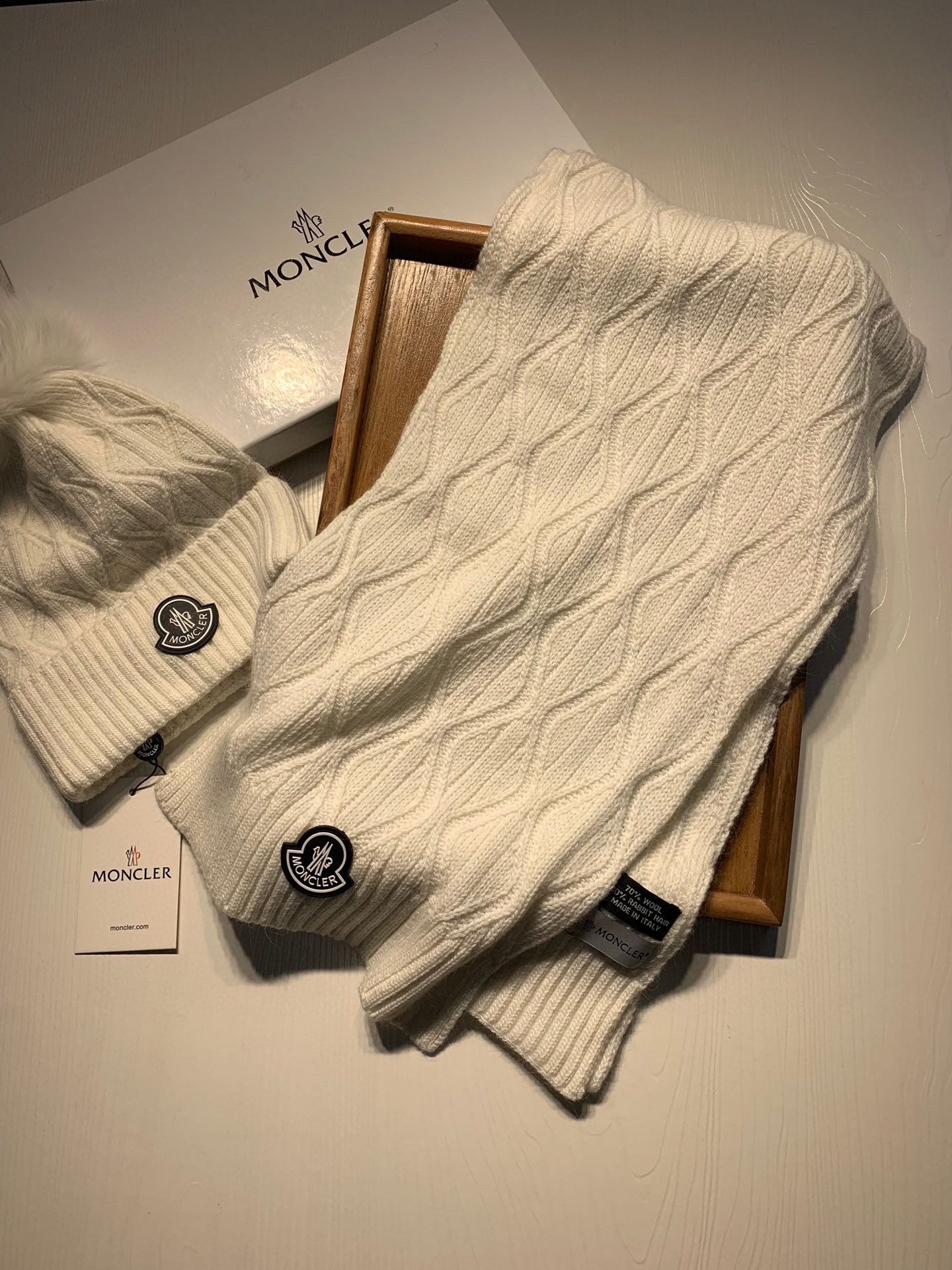 Hat & Scarf Moncler 1 - vstockx