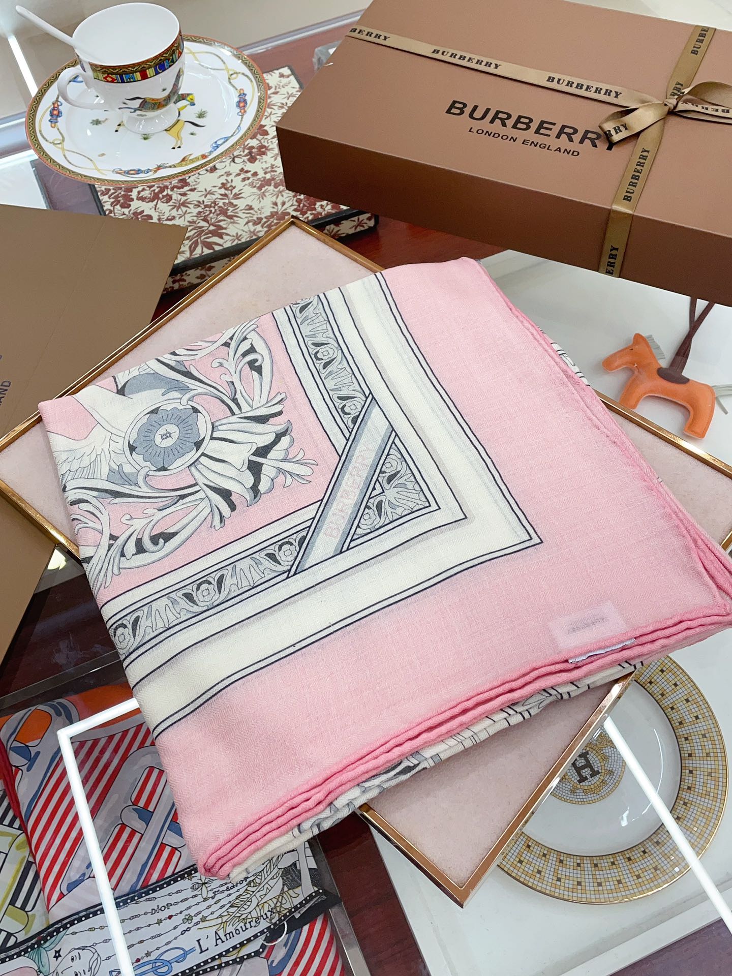 Streetwear Scarf BURBERRY 328740 SIZE:140cm*140cm - vstockx