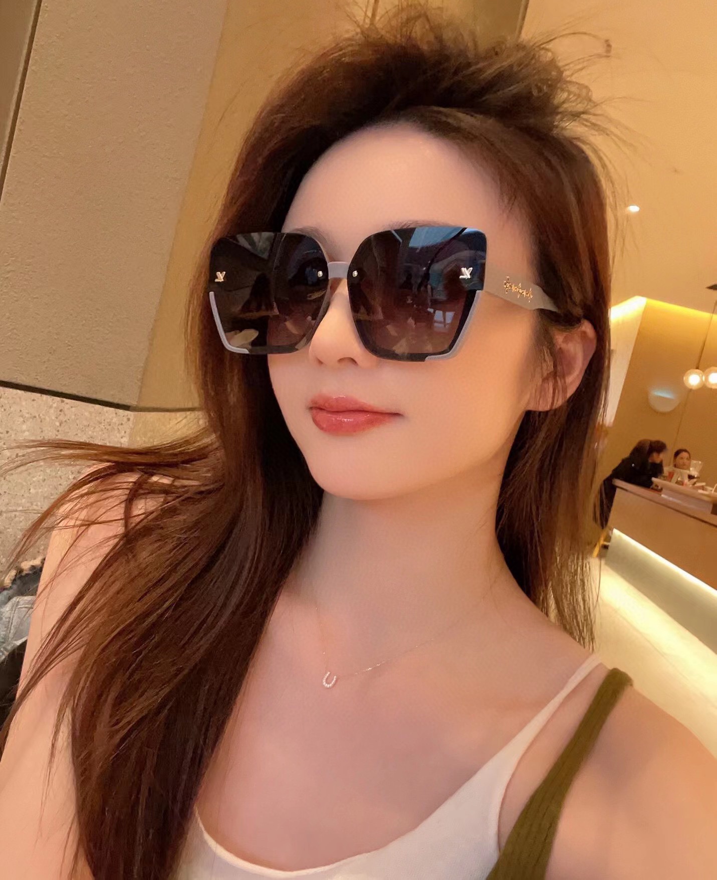 Sunglasses Louis Vuitton L1047 - vstockx