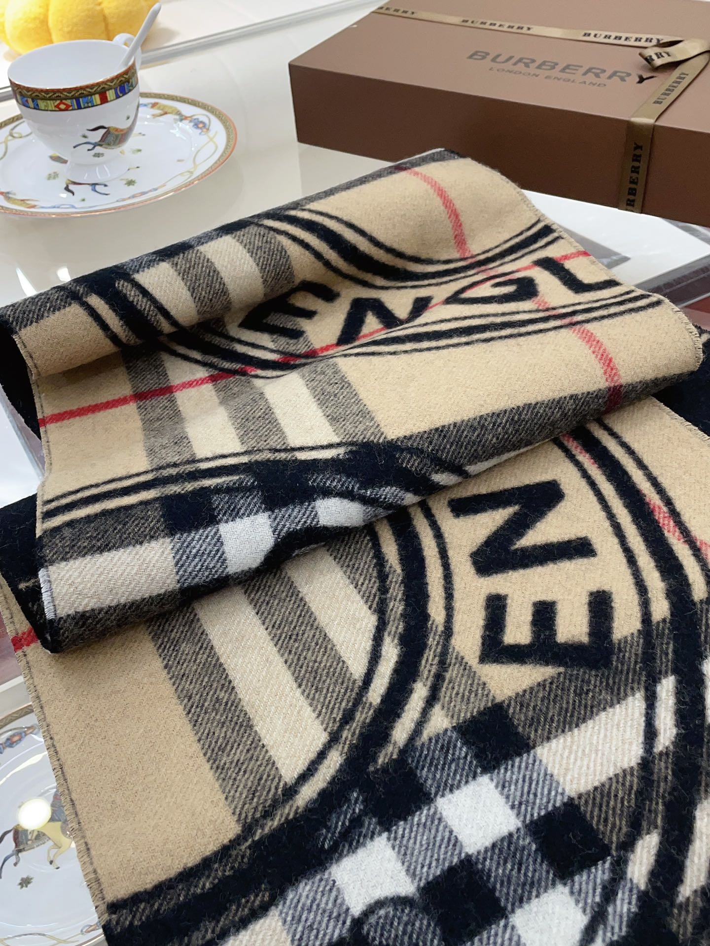 Streetwear Scarf Burberry 328791 SIZE:30*180cm - vstockx