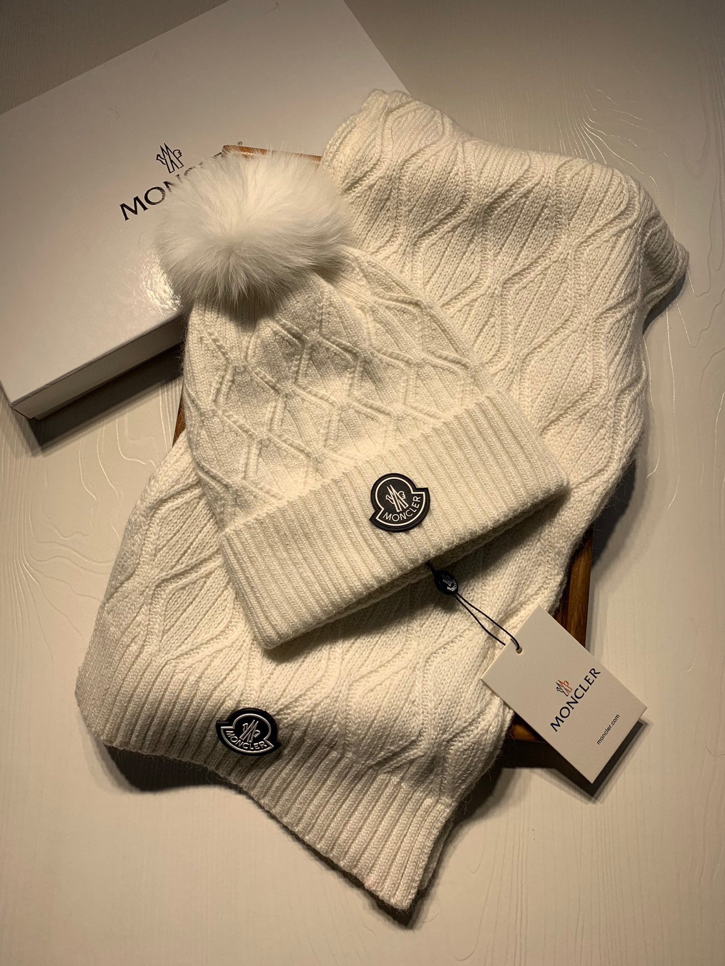 Hat & Scarf Moncler 1 - vstockx